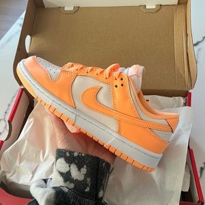 Dunk Low - Peach Cream (W)